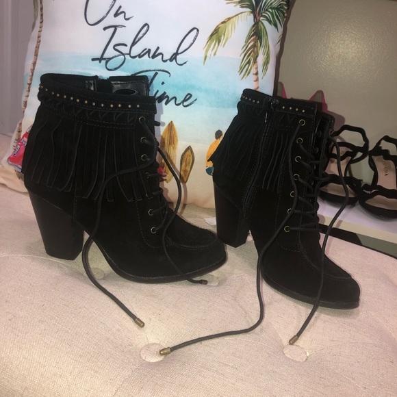 Gianni Bini  Bowyn Fringe Lace-Up Hiker Booties - Picture 11 of 11